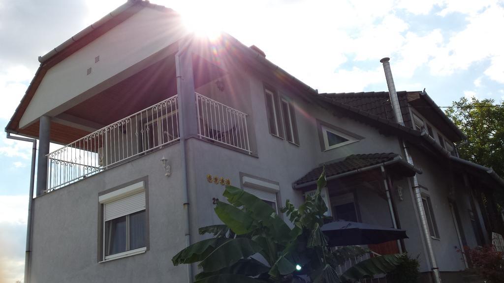维拉尼 Szabo Vendeghaz酒店 外观 照片